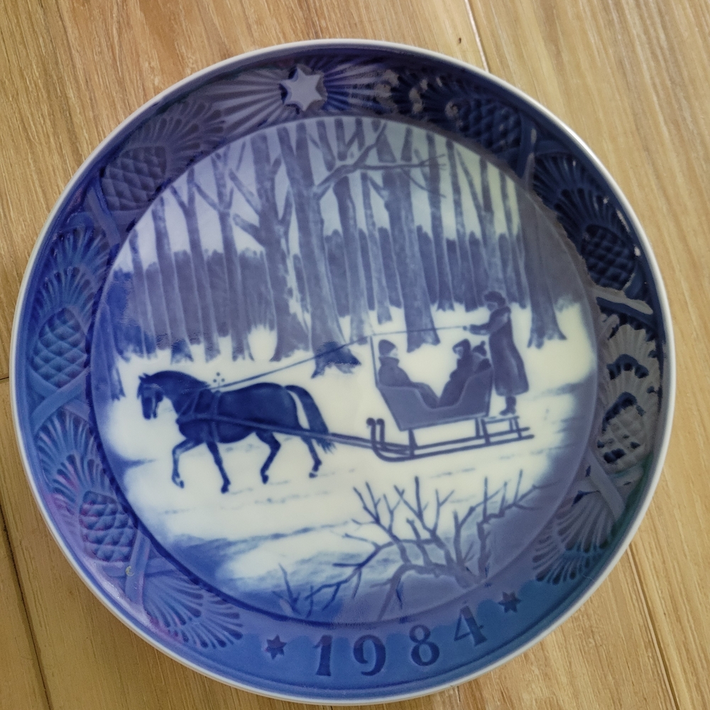 Royal Copenhagen Christmas 1984 Decorative Plate